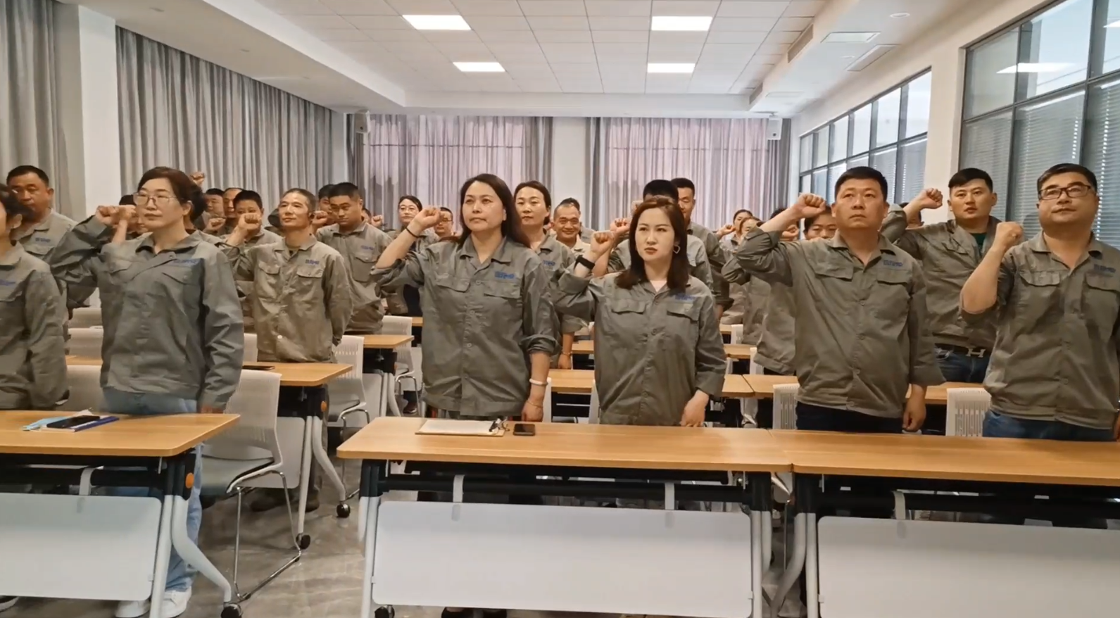 全國(guó)第21個(gè)安全生產(chǎn)月，我們一起宣誓 “遵守安全生產(chǎn)法，當(dāng)好第一責(zé)任人！”